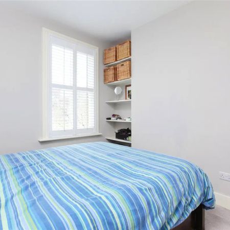 3 bedroom house in Battersea - Photo 3