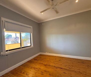 CHARMING CHARACTER HOME - Photo 3