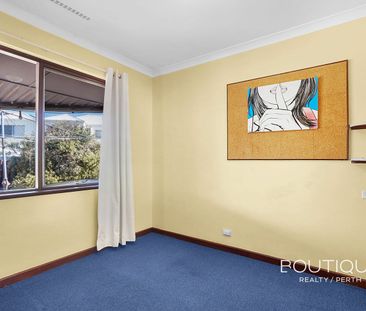 Easy Living in Sought-After Hillarys! - Photo 6