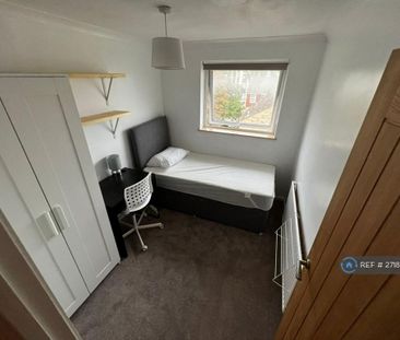 1 bedroom in a flat share to rent - Photo 4