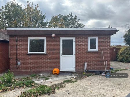 Studio to rent - Photo 5