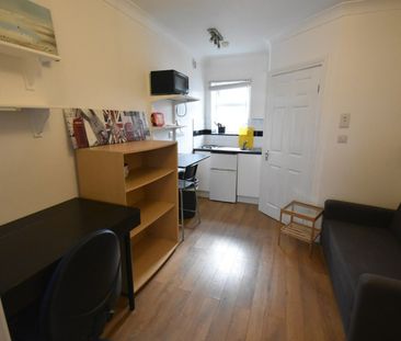 1 Bed Maisonette, Lilac Road, SO16 - Photo 3