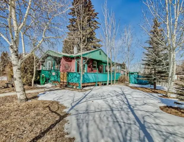 Cozy 2 Bedroom 1 Bath Main Floor | 540 17 Avenue Northeast, Calgary - Photo 1