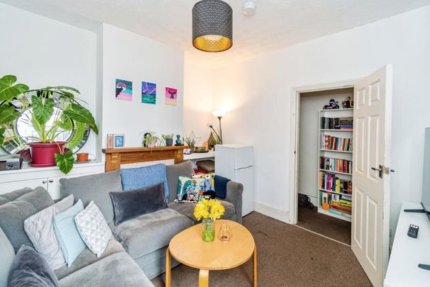 1 bedroom in a house share to rent - Photo 1