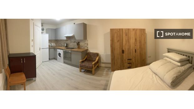 Studio for rent in Castleriada Grove, Dublin - Photo 1