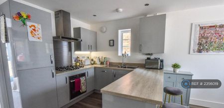 3 bedroom semi-detached house to rent - Photo 5