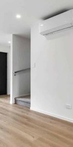 Prime Green Bay Location – 2-Bedroom Townhouse with Special Offer - Photo 4