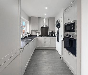 3 bedroom semi-detached house to rent - Photo 3