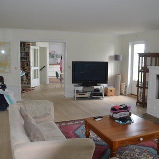 ÖVERVÅNING PÅ VILLA VID VATTNET I NÄSBY PARK UTHYRES - Foto 1