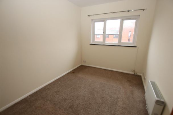 2 bedroom Flat to let - Photo 1