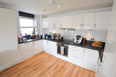 2 bedroom flat to rent - Photo 3