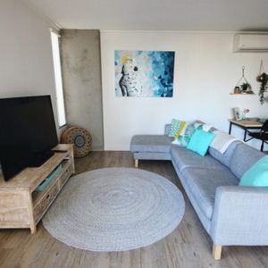 2 Bedroom Apartment FULLY FURNISHED- May 2023 - Photo 2