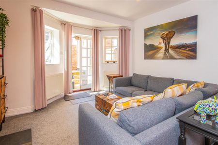 3 bed House - Townhouse To Let - Photo 2