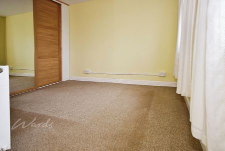 2 bedroom end of terrace house to rent - Photo 4