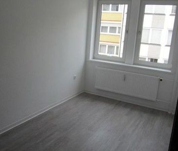 Renovierte, helle 2,5-Zimmer-Wohnung ab sofort für Sie frei! - Foto 3