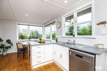 58 Catherine Crescent, Paparangi - Photo 2