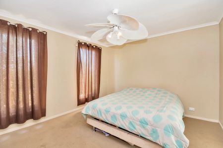 8 Toorna Place, Andrews Farm. - Photo 2