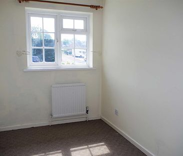 2 Bed House - End Terrace - Photo 6