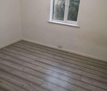 Aluric Close, Grays, RM16 - Photo 3