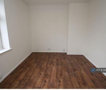 3 bedroom end of terrace house to rent - Photo 5