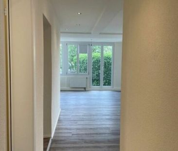 Renovated 3.5-room apartment on the ground floor - Photo 3