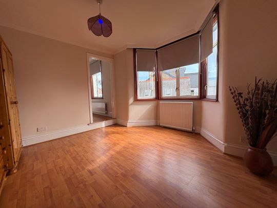 Studio Flat, Palmerston Crescent, N13 - Photo 1