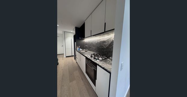 Fully furnished 1 bedroom + study + car park in WSP Tower 2. Located opposite Southern Cross Station in the free tram zone. Modern apartment with wint - Photo 1