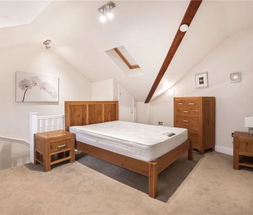 A well presented duplex apartment located within a gated developmen... - Photo 4