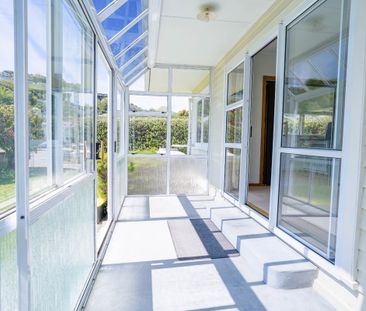 Beautifully Renovated Large Family Home - Photo 2