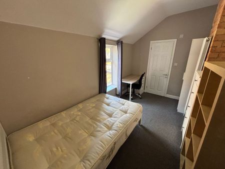 12 Burleigh Road- Golden Stable Loughborough - Photo 2