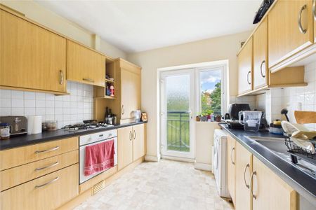 3 bedroom apartment to rent - Photo 5