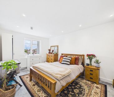 Station Crescent, Ashford, Surrey,TW15 - Photo 3