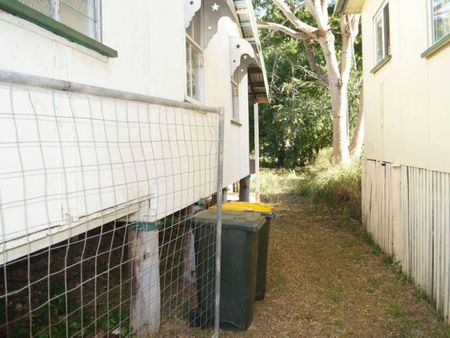 Colonial Cottage with character - Photo 5