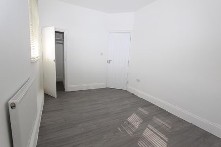 4 bedroom flat to rent - Photo 3