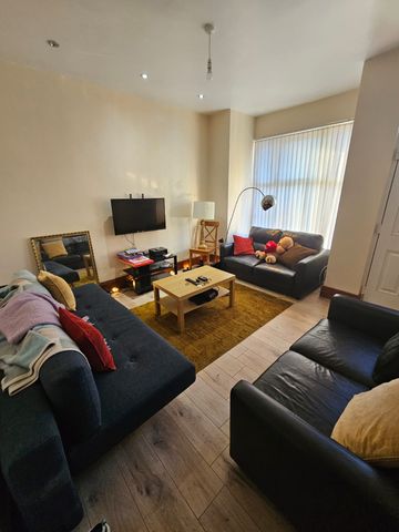 3 Bed - 32 Hessle Terrace, Hyde Park, Leeds - LS6 1EQ - Student - Photo 2