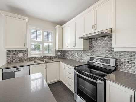 For Lease - 9 Gastonia Road, Brampton, Ontario - Photo 2