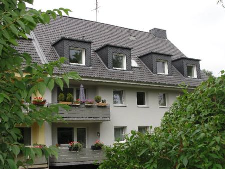 Helle, gemütliche 1-Zimmer Dachgeschosswohnung - Photo 2