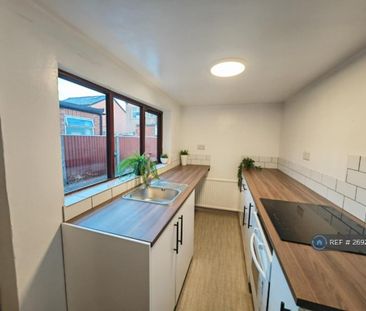 3 bedroom terraced house to rent - Photo 1