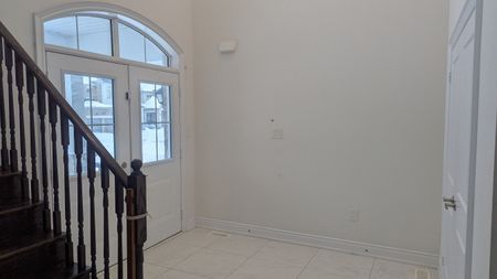 For Lease - 1047 Barton Way Unit# <, Innisfil, Ontario - Photo 4