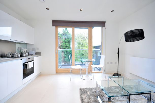 Studio Flat, Binnacle House, E1W - Photo 1