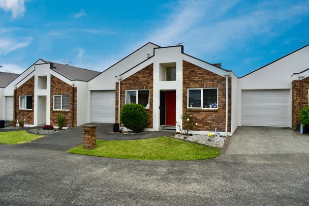 5/16 Vinograd Drive, Te Atatu Peninsula - Photo 1