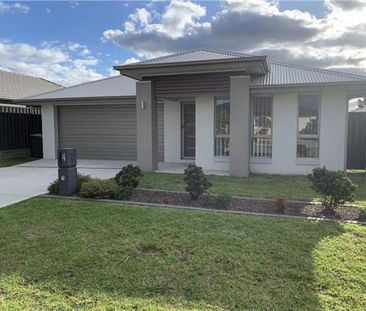 A stylish, easy-care home ready for you! - Photo 3