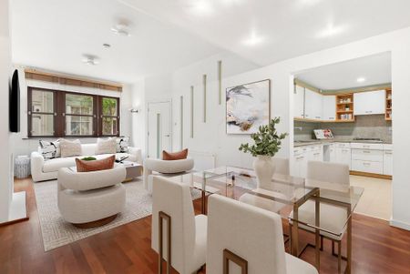 3 bedroom mews to rent - Photo 2