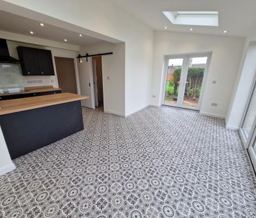 3 bedroom semi-detached house to rent - Photo 3