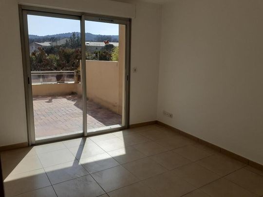Location Appartement 2 pièces 50m² DRAGUIGNAN 83300 - Photo 1