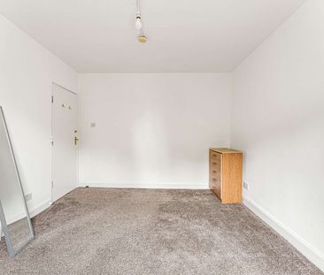 Four bedroom period maisonette in a great location. - Photo 6