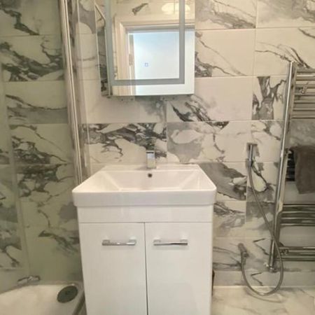 2 bedroom ground floor flat to rent - Photo 3