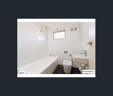 Top Floor Apartment - Perfectly located - Close to Transport - Photo 5