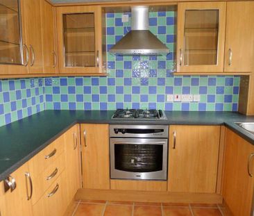 2 bedroom terraced house to rent - Photo 4