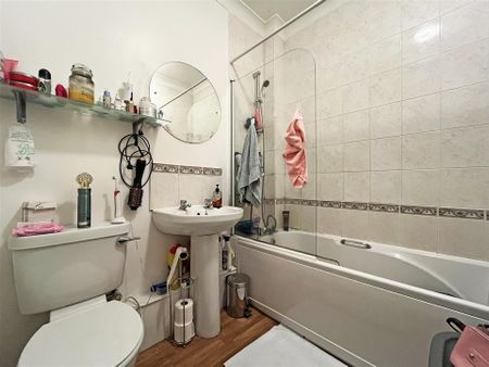 2 bedroom Flat to rent - Photo 4